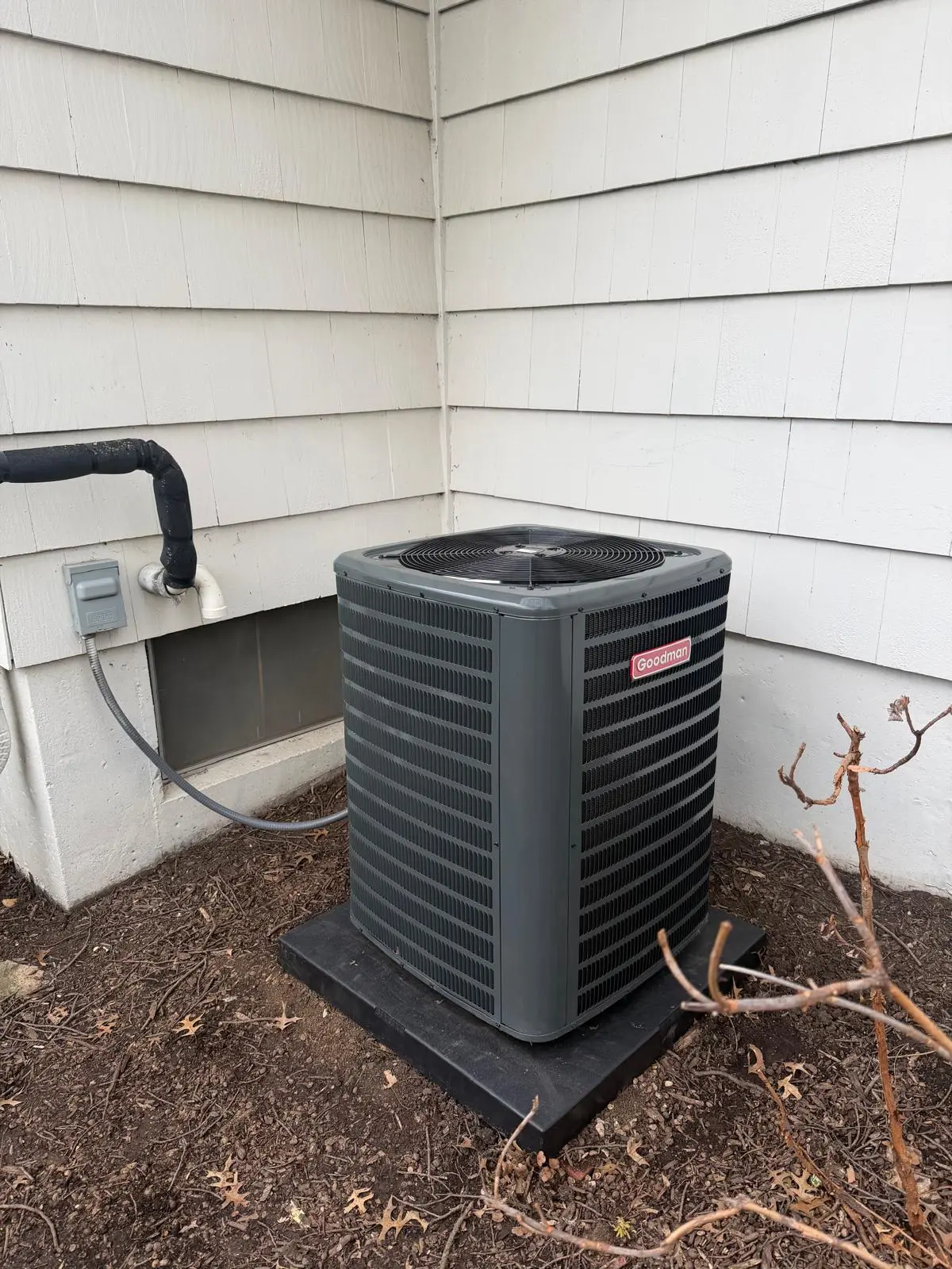 Goodman traditional cube condenser installation